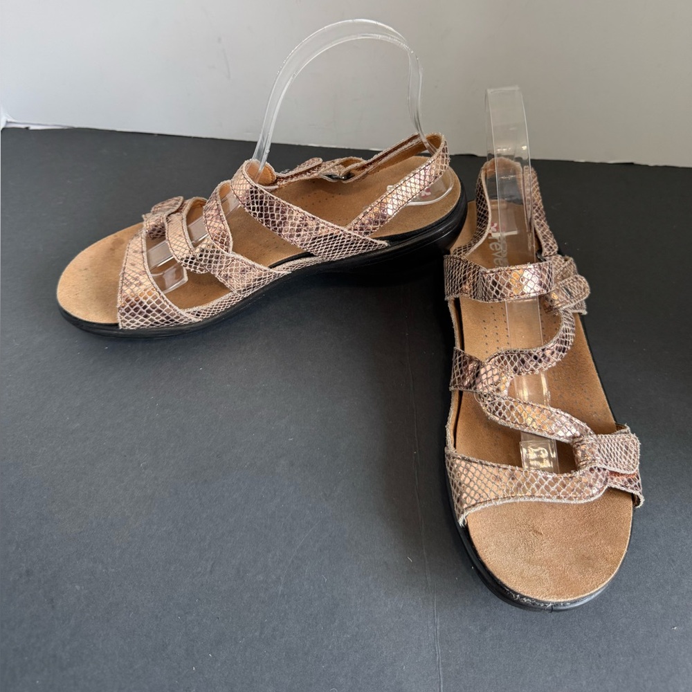 revere Emerald Adjustable Sandal. EU 39 - Picture 9 of 16